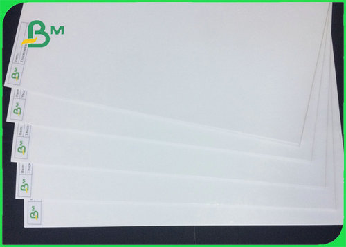 Ein weiße überzogene C1S weiße Seitenkarten-Karton des Lehm-im Blatt